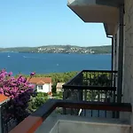 With Splendid Sea View Apartment *