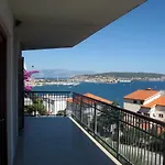 With Splendid Sea View Apartment *