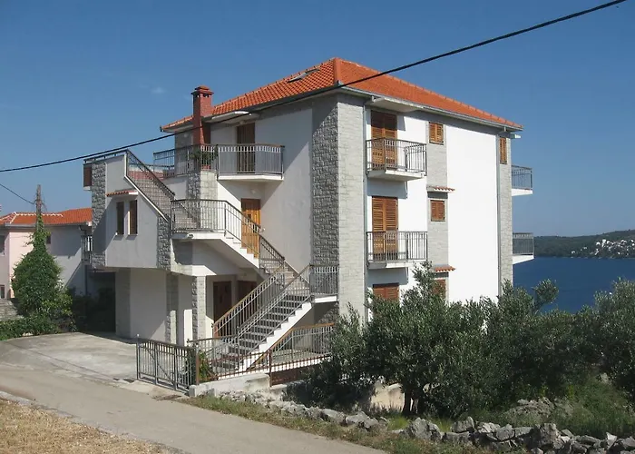 With Splendid Sea View Traù