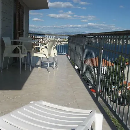 With Splendid Sea View Τρογκίρ