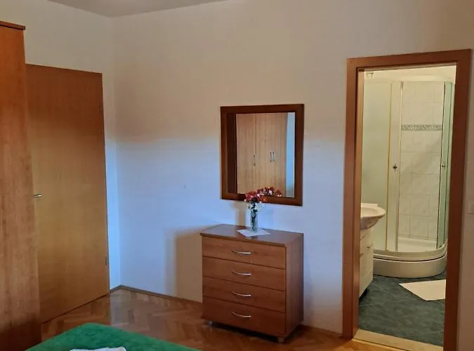 With Splendid Sea View トロギール